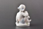 statuete, Meitenīte ar bumbu, porcelāns, PSRS, LFZ - Lomonosova porcelāna rūpnīca, modeļa autors - E...