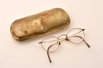 brilles, futrālī, futrālis - metāls, izmērs 15 x 6.4 cm, nenozīmīgs defekts uz viena stikla...