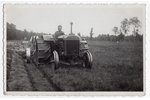fotogrāfija, traktors, Latvija, 20. gs. 20-30tie g., 13.4х8.8 cm...