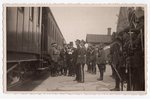 фотография, Латвийские военные и государственные мужи около вагона поезда., Латвия, 20-30е годы 20-г...
